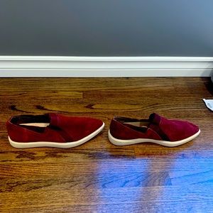 Naya burgundy loafers in very good condition